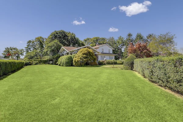 Supplied property photographs and details for 94 Deal Esplanade